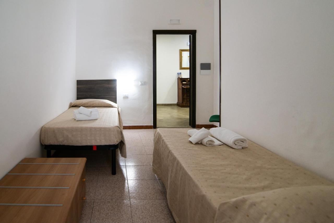 Hotel Virgilio Taranto Exteriör bild