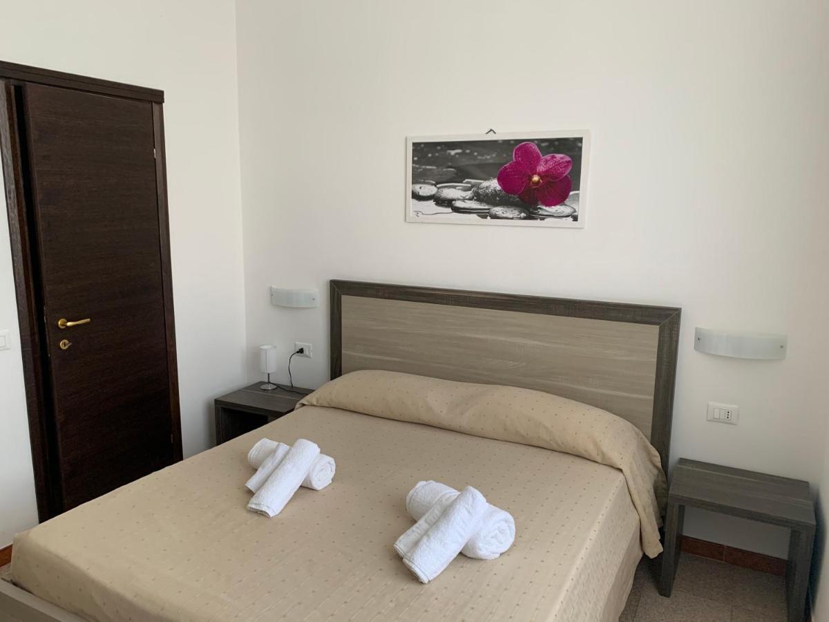 Hotel Virgilio Taranto Exteriör bild