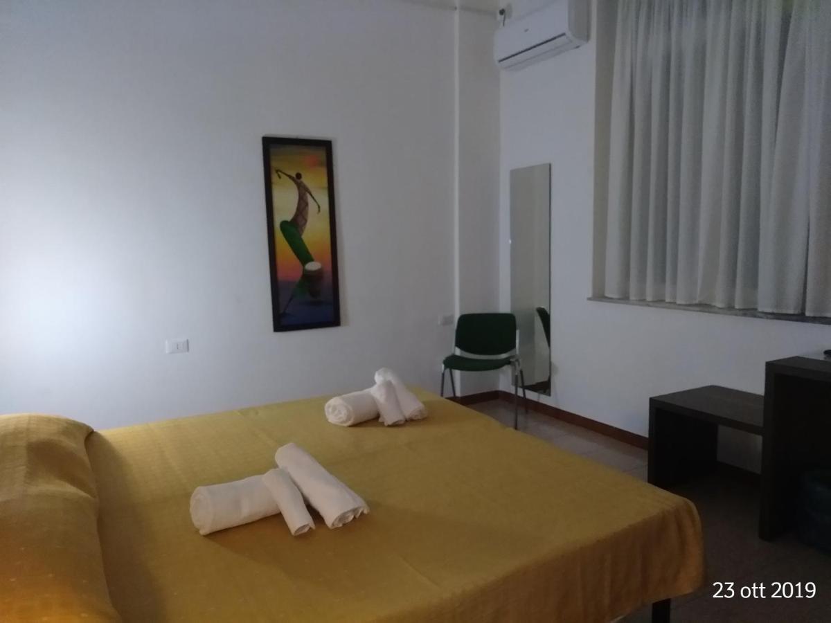 Hotel Virgilio Taranto Exteriör bild